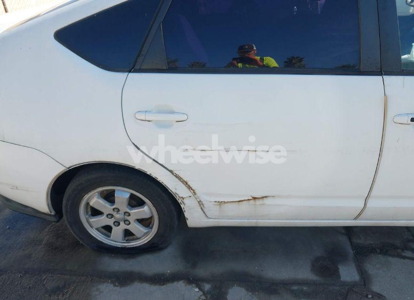 Photo 6 of 2004 Toyota Prius (VIN JTDKB20U240068565)