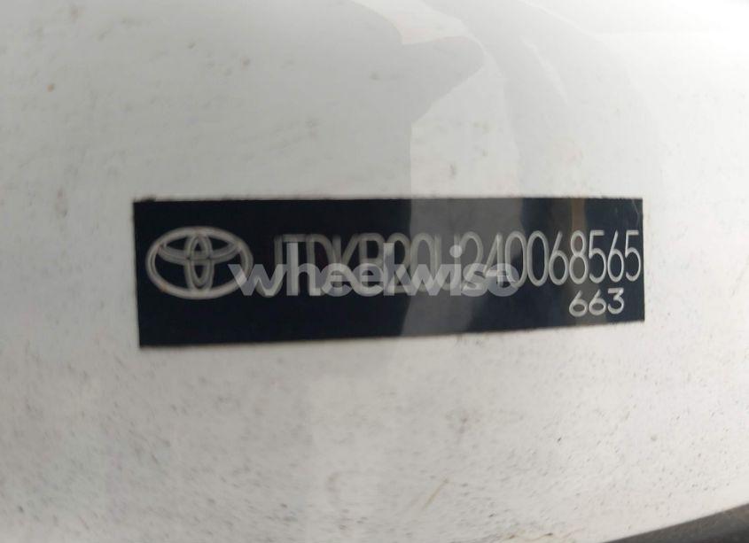 Photo 9 of 2004 Toyota Prius (VIN JTDKB20U240068565)