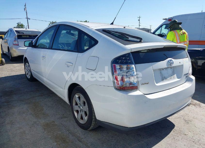 Photo 3 of 2005 Toyota Prius (VIN JTDKB20U253012920)