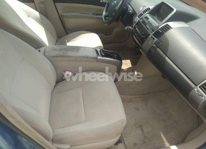 Photo 5 of 2005 Toyota Prius (VIN JTDKB20U253046808)