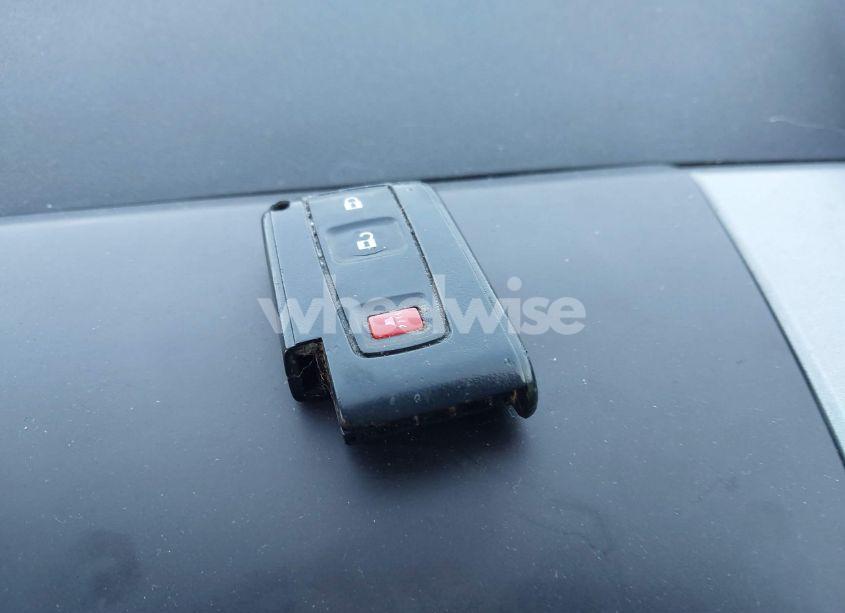 Photo 11 of 2005 Toyota Prius (VIN JTDKB20U353071619)