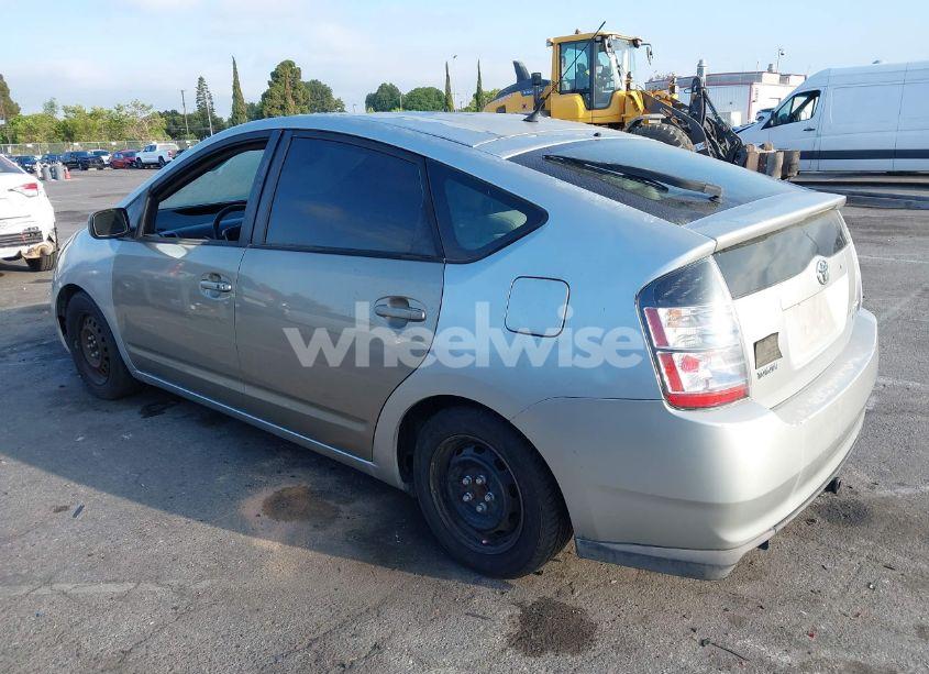 Photo 3 of 2005 Toyota Prius (VIN JTDKB20U353071619)