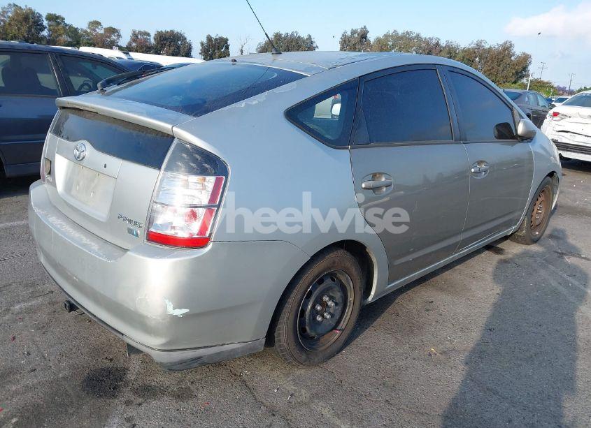 Photo 4 of 2005 Toyota Prius (VIN JTDKB20U353071619)