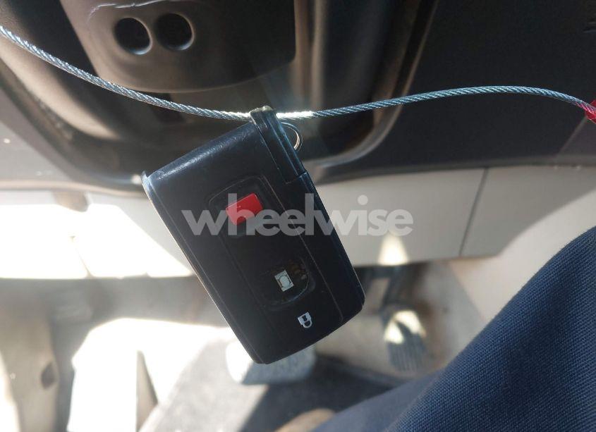 Photo 11 of 2005 Toyota Prius (VIN JTDKB20U357051637)