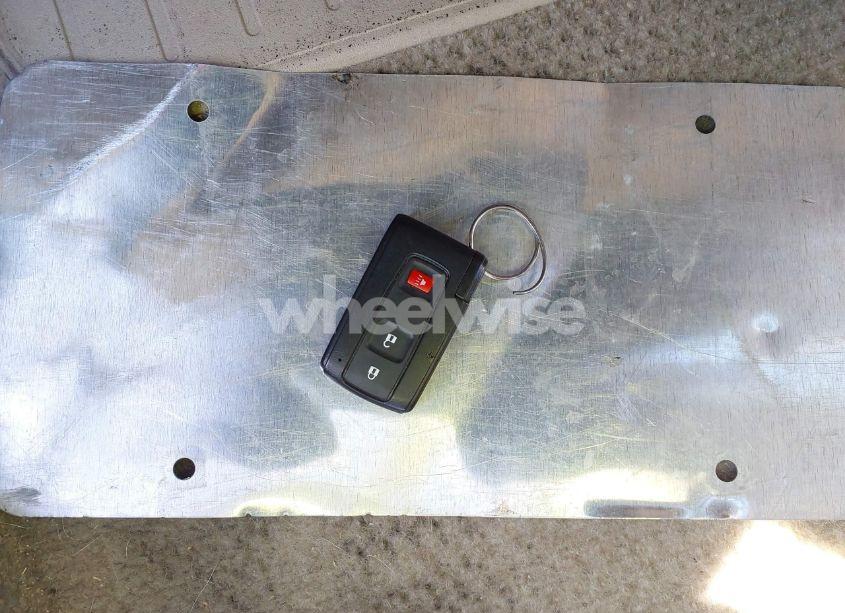 Photo 11 of 2005 Toyota Prius (VIN JTDKB20U357051783)