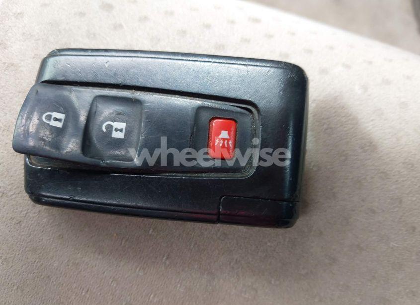 Photo 11 of 2004 Toyota Prius (VIN JTDKB20U440013681)