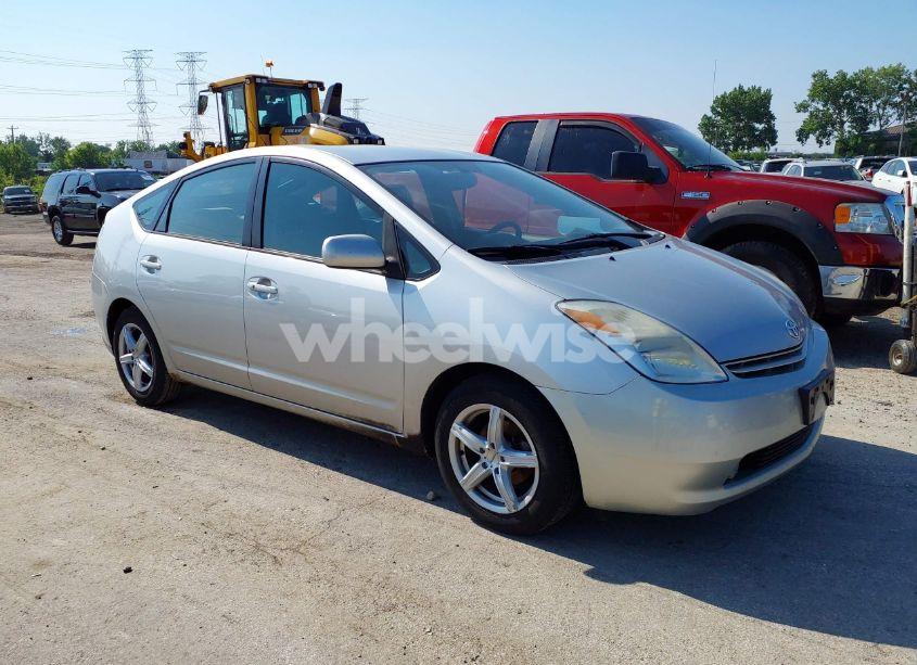 2004 Toyota Prius (VIN JTDKB20U440074111) main photo
