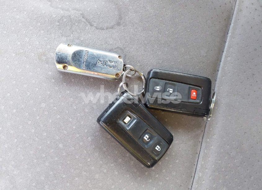 Photo 11 of 2004 Toyota Prius (VIN JTDKB20U440074111)