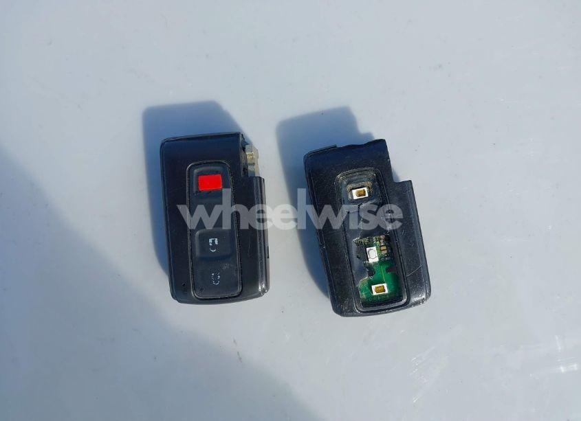 Photo 11 of 2005 Toyota Prius (VIN JTDKB20U450126080)