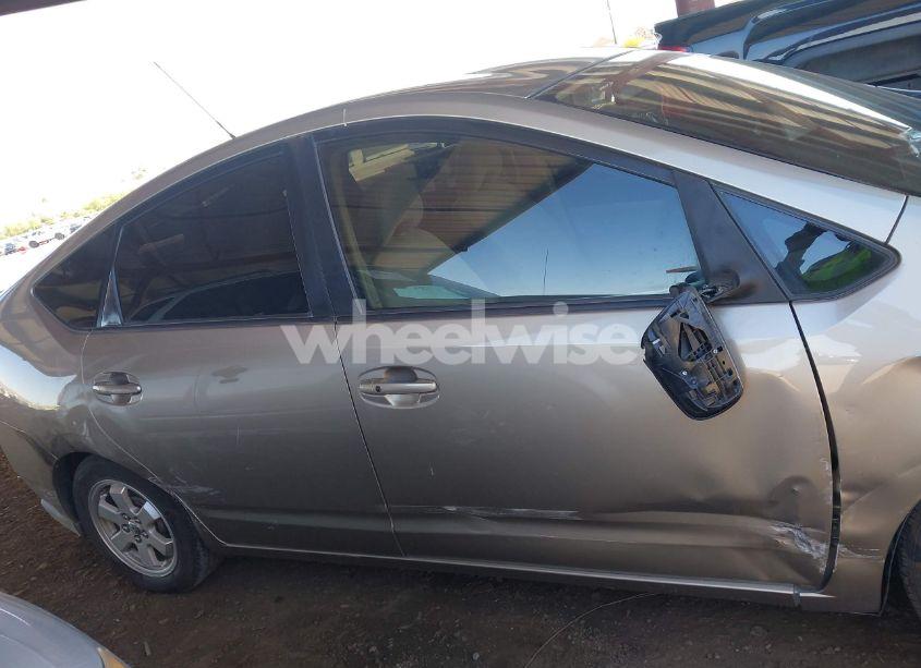 Photo 12 of 2005 Toyota Prius (VIN JTDKB20U453003698)
