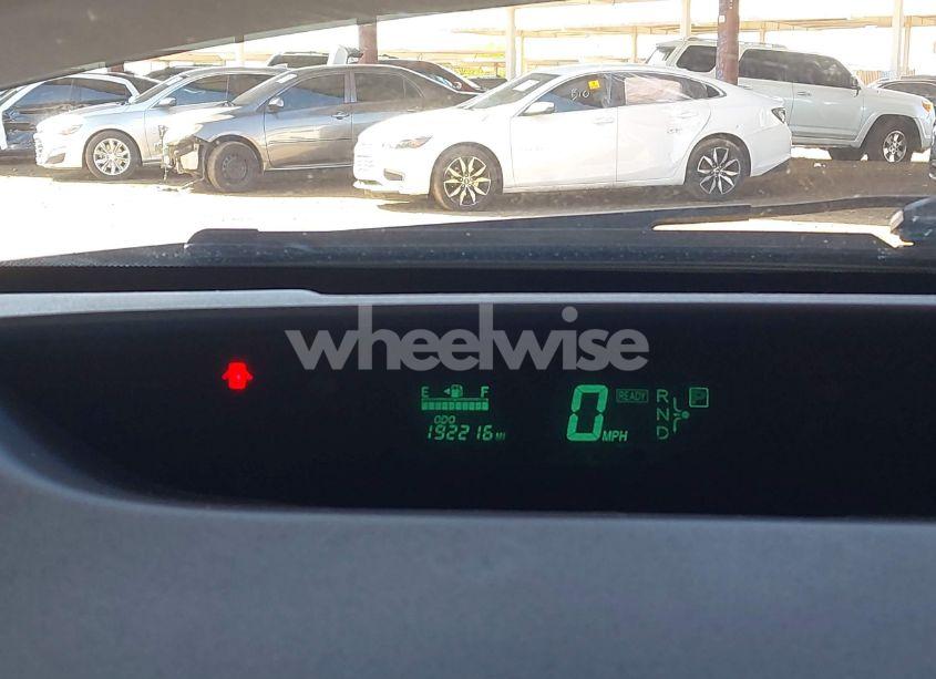 Photo 14 of 2005 Toyota Prius (VIN JTDKB20U453003698)