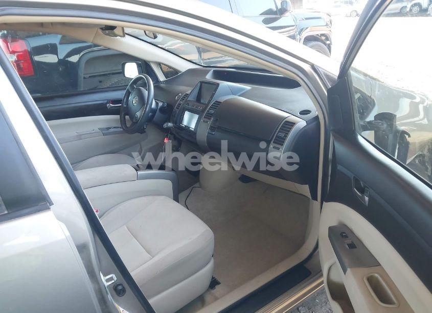 Photo 5 of 2005 Toyota Prius (VIN JTDKB20U453003698)