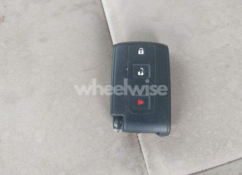 Photo 11 of 2005 Toyota Prius (VIN JTDKB20U453005922)