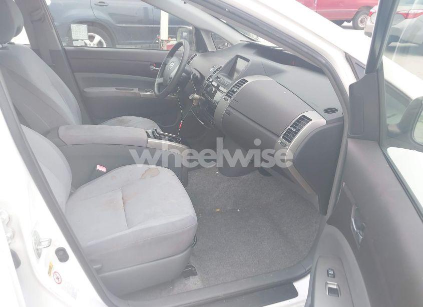 Photo 5 of 2005 Toyota Prius (VIN JTDKB20U453009985)