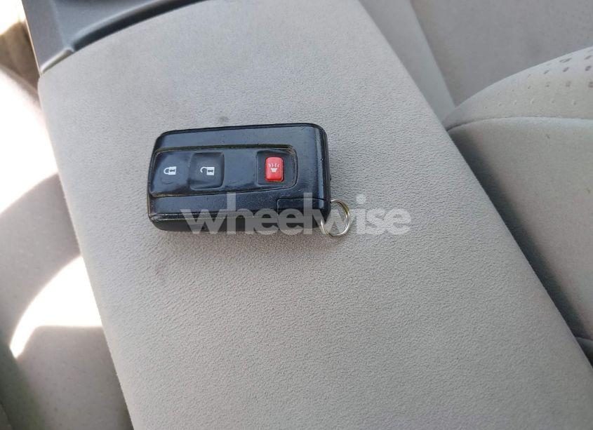 Photo 11 of 2006 Toyota Prius (VIN JTDKB20U467500387)