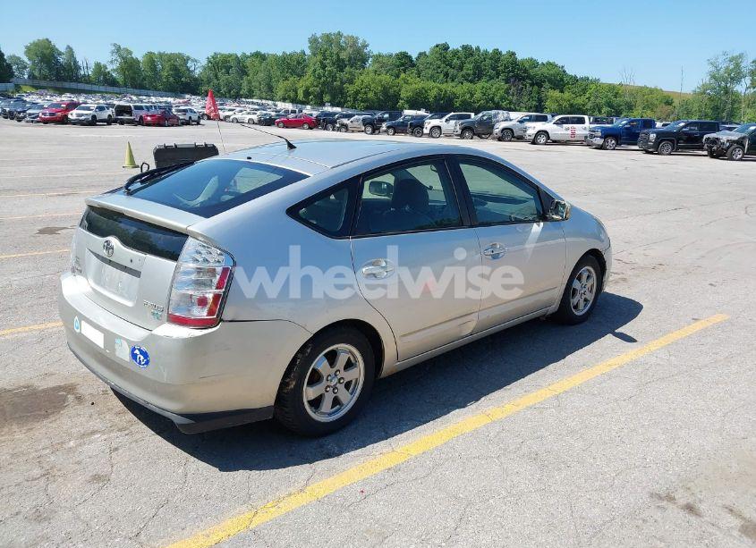 Photo 4 of 2004 Toyota Prius (VIN JTDKB20U540004309)