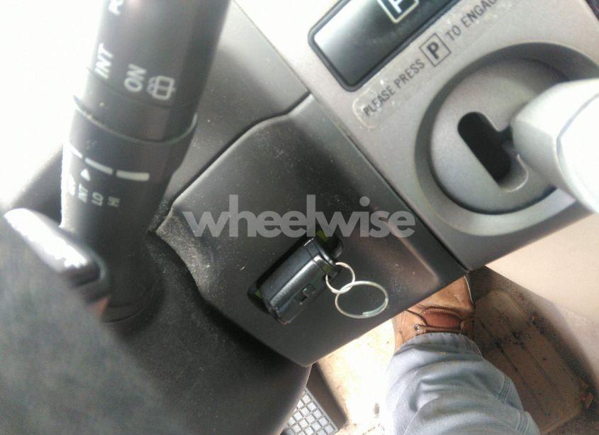 Photo 11 of 2005 Toyota Prius (VIN JTDKB20U550124452)