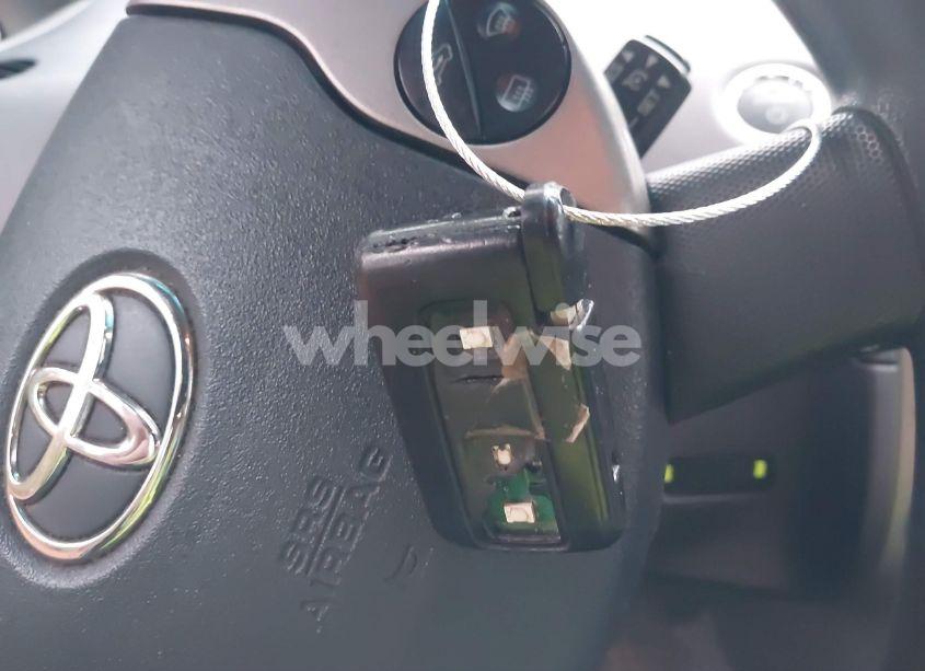 Photo 11 of 2005 Toyota Prius (VIN JTDKB20U557032555)