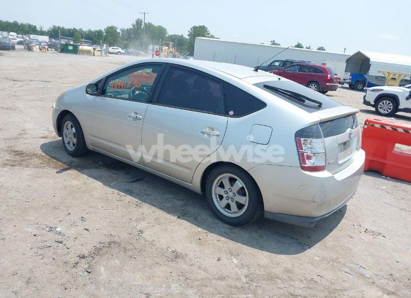 Photo 3 of 2005 Toyota Prius (VIN JTDKB20U653002424)