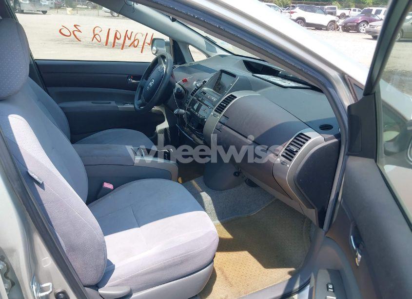 Photo 5 of 2005 Toyota Prius (VIN JTDKB20U653002424)