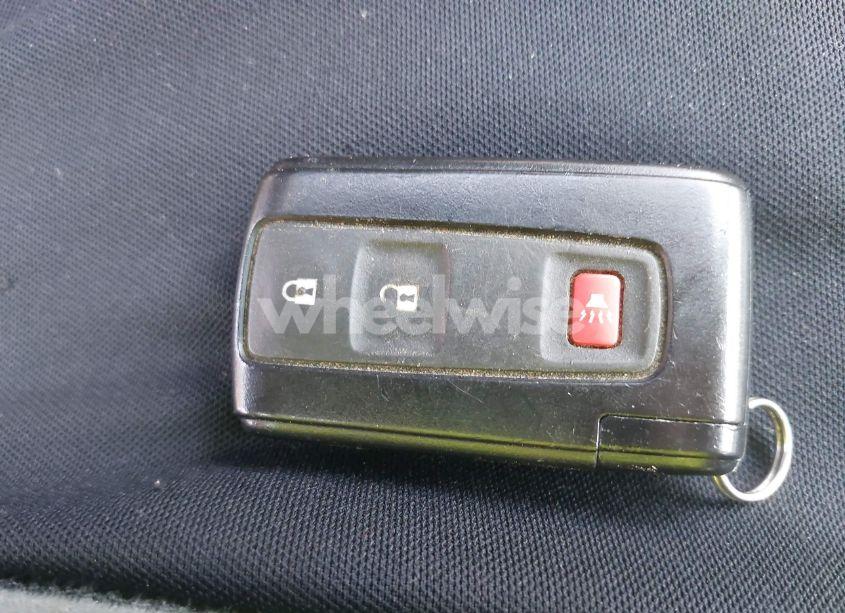 Photo 11 of 2005 Toyota Prius (VIN JTDKB20U653074577)