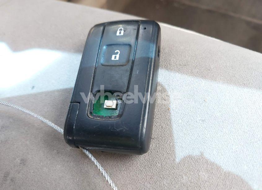 Photo 11 of 2005 Toyota Prius (VIN JTDKB20U653085689)