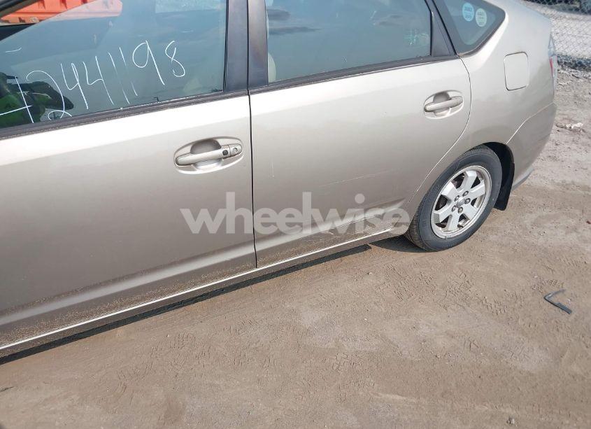 Photo 6 of 2005 Toyota Prius (VIN JTDKB20U653102295)