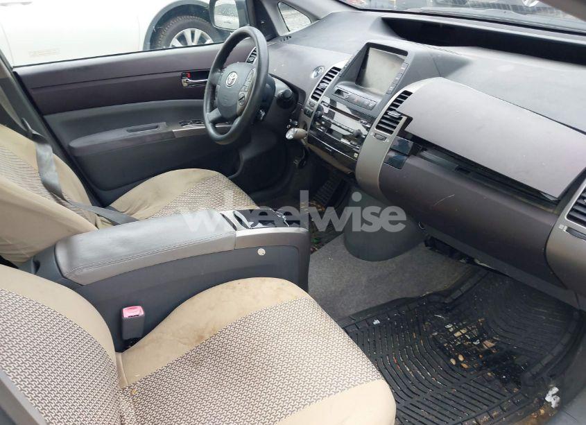 Photo 5 of 2005 Toyota Prius (VIN JTDKB20U653111126)