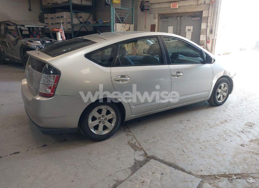 Photo 4 of 2005 Toyota Prius (VIN JTDKB20U753011570)