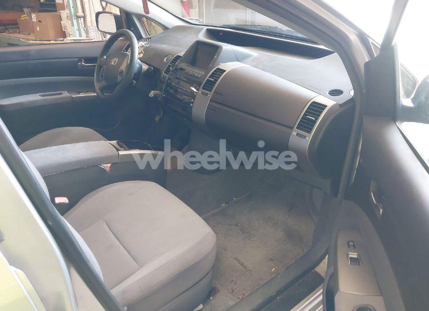 Photo 5 of 2005 Toyota Prius (VIN JTDKB20U753011570)