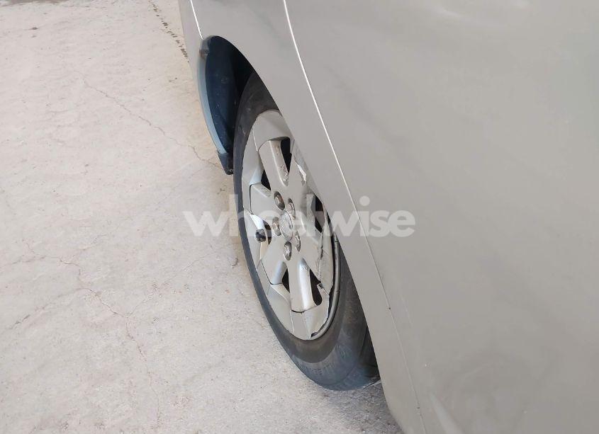 Photo 6 of 2005 Toyota Prius (VIN JTDKB20U753011570)