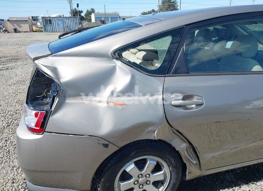 Photo 6 of 2005 Toyota Prius (VIN JTDKB20U753062857)