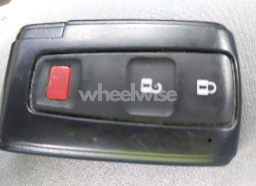 Photo 11 of 2005 Toyota Prius (VIN JTDKB20U757041029)