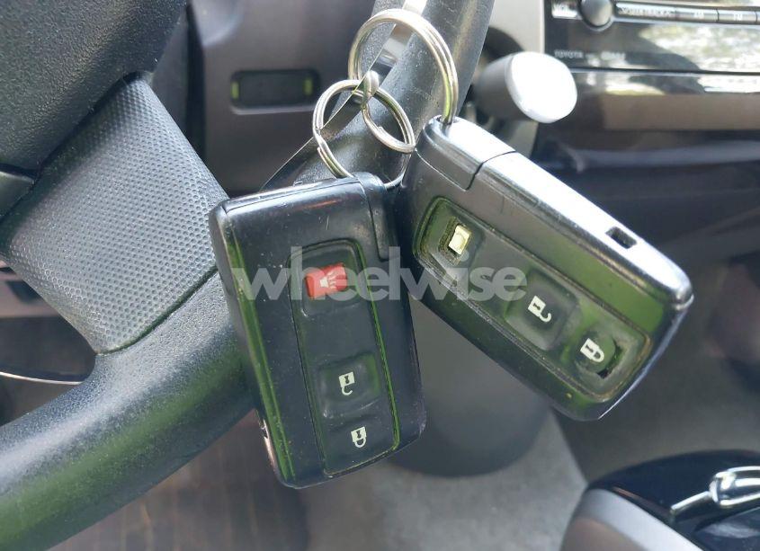 Photo 11 of 2004 Toyota Prius (VIN JTDKB20U840113816)