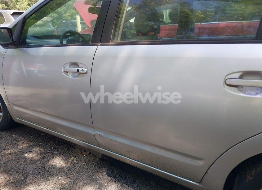 Photo 6 of 2004 Toyota Prius (VIN JTDKB20U840113816)