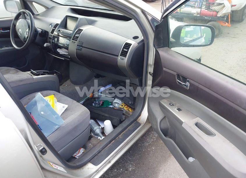 Photo 5 of 2005 Toyota Prius (VIN JTDKB20U853006958)