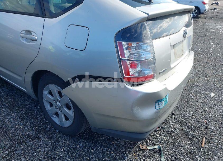 Photo 6 of 2005 Toyota Prius (VIN JTDKB20U853025994)