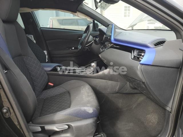 Photo 6 of 2021 TOYOTA C-HR XLE (VIN JTDKB20U853057442)