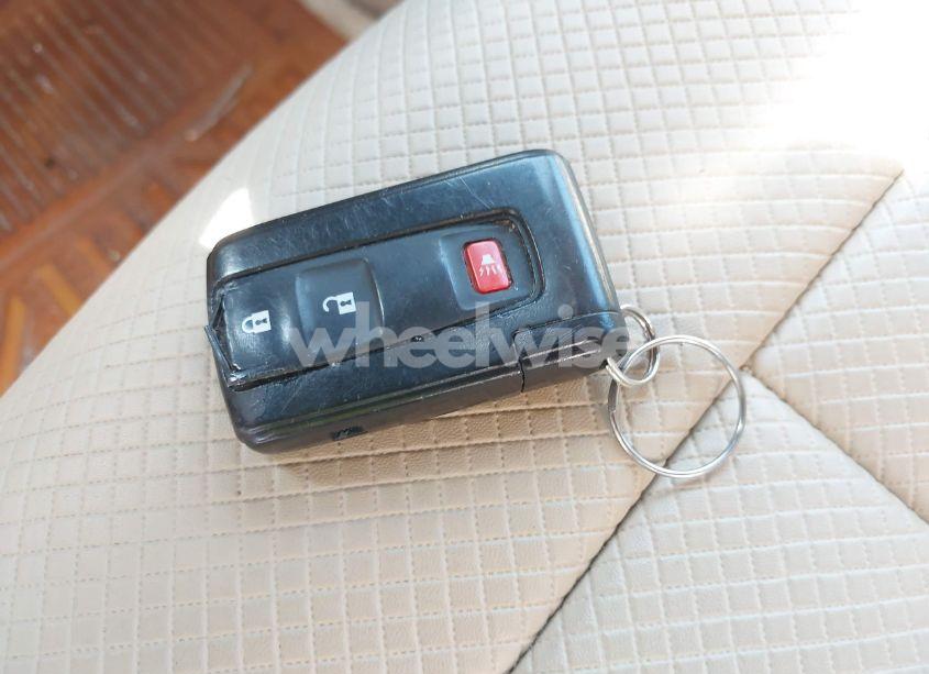 Photo 11 of 2005 Toyota Prius (VIN JTDKB20U853063810)