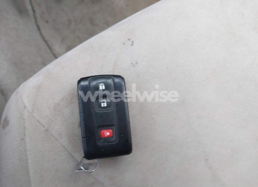 Photo 11 of 2004 Toyota Prius (VIN JTDKB20U940001168)