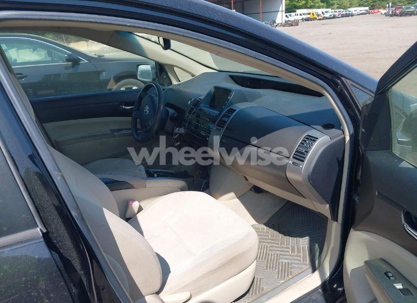 Photo 5 of 2005 Toyota Prius (VIN JTDKB20U953001557)