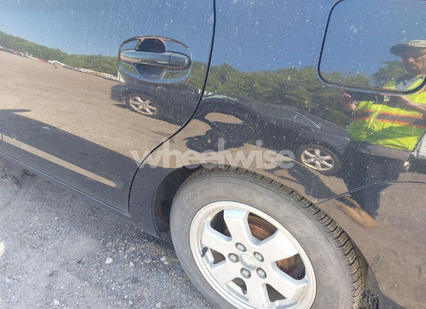 Photo 6 of 2005 Toyota Prius (VIN JTDKB20U953001557)