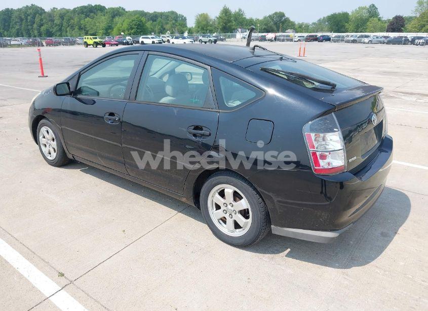 Photo 3 of 2005 Toyota Prius (VIN JTDKB20U953003437)
