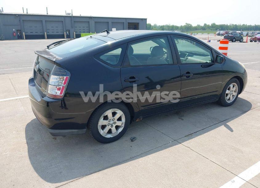 Photo 4 of 2005 Toyota Prius (VIN JTDKB20U953003437)