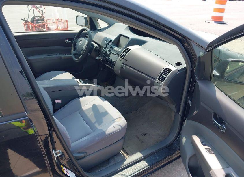 Photo 5 of 2005 Toyota Prius (VIN JTDKB20U953003437)