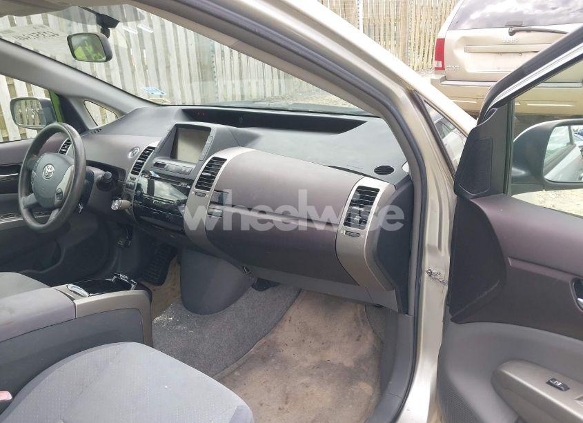 Photo 5 of 2005 Toyota Prius (VIN JTDKB20U953016544)
