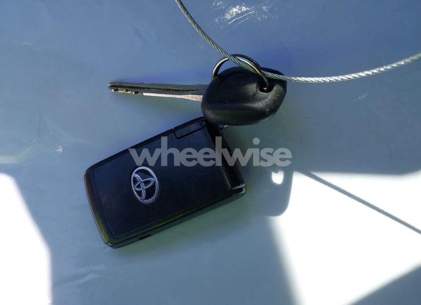 Photo 11 of 2005 Toyota Prius (VIN JTDKB20U953048667)