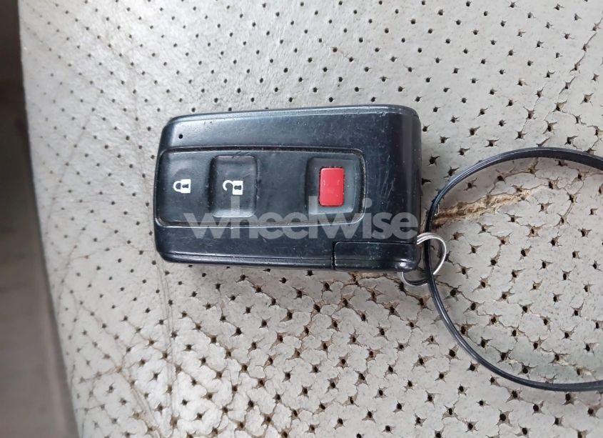 Photo 11 of 2005 Toyota Prius (VIN JTDKB20U957023731)