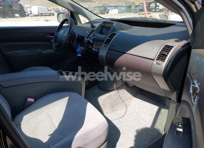 Photo 5 of 2004 Toyota Prius (VIN JTDKB20UX40031909)