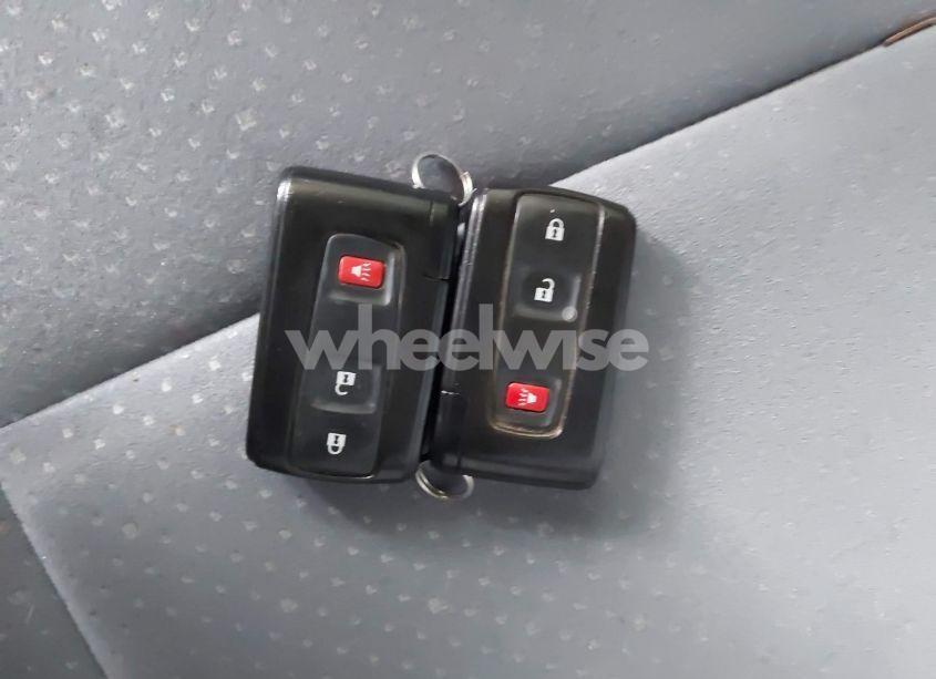 Photo 11 of 2005 Toyota Prius (VIN JTDKB20UX53019937)